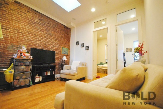 Building Photo - 150 W 84th St