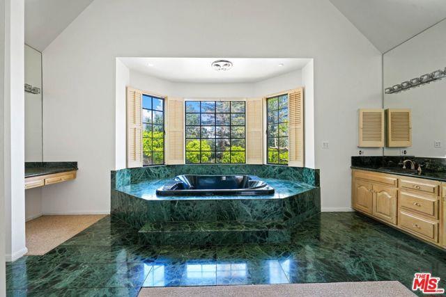 Foto del edificio - 10134 Baywood Ct