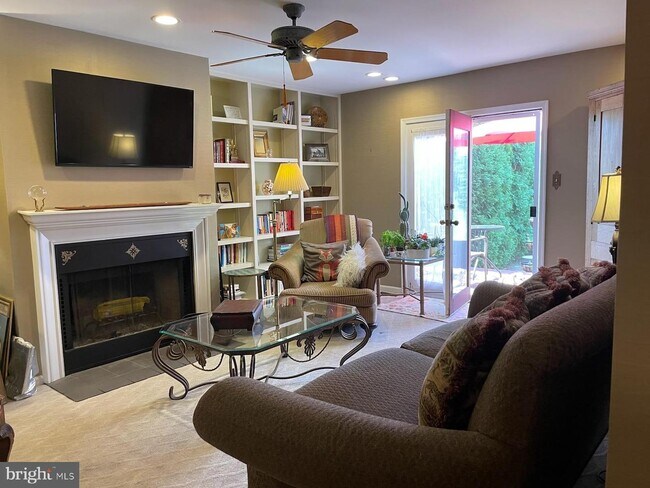 Foto del edificio - 1601 Todd Ln