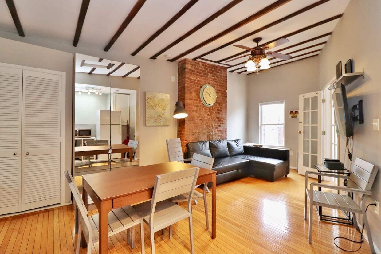 Primary Photo - 352 Varick St