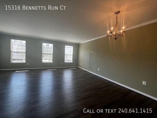 Foto del edificio - 15316 Bennetts Run Ct