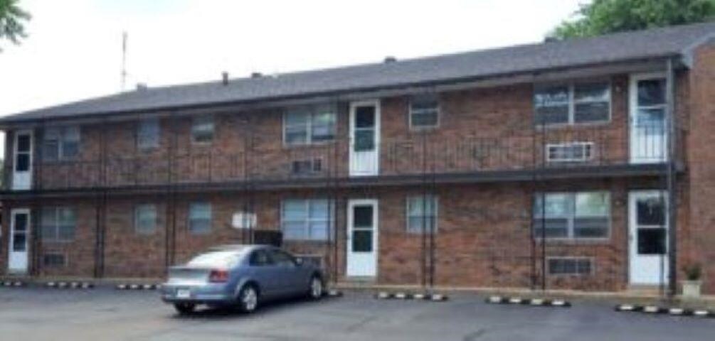 Primary Photo - 1105 W 1st St
