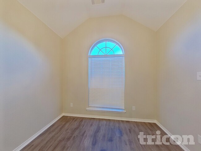 Foto del edificio - 6356 Ferncreek Ln