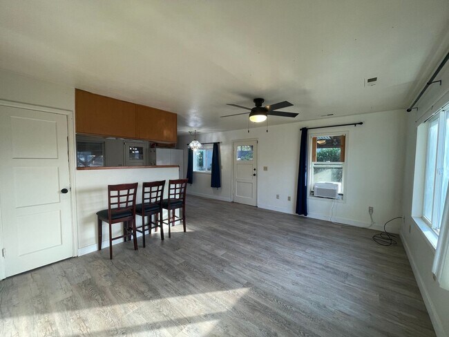 Foto del edificio - EAST BREMERTON DUPLEX 2 BED 1 BATH
