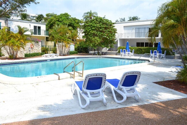 Building Photo - 210 Seaview Dr