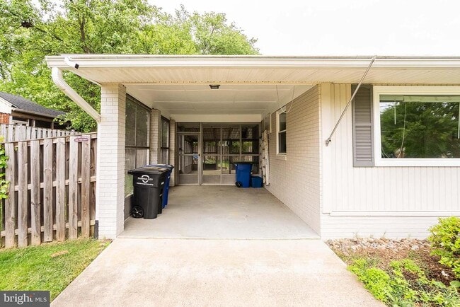 Building Photo - 3817 Ren Rd