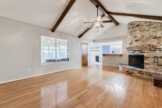 Building Photo - 3911 Black Locust Dr