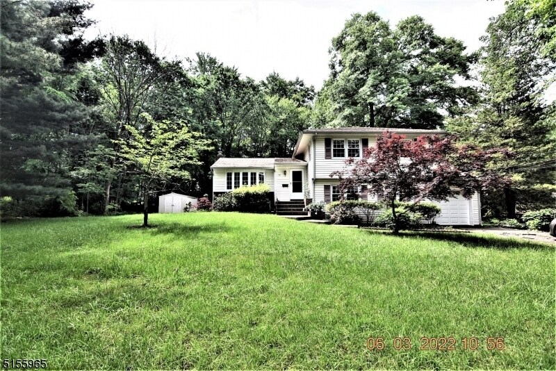 Primary Photo - 10 Millbrook Ct