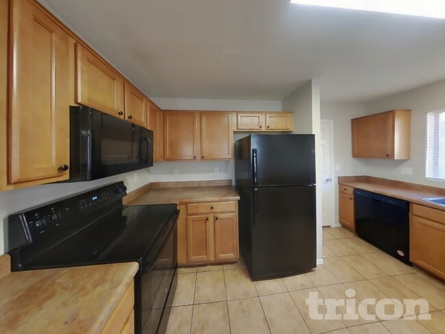 Building Photo - 10535 W Papago St