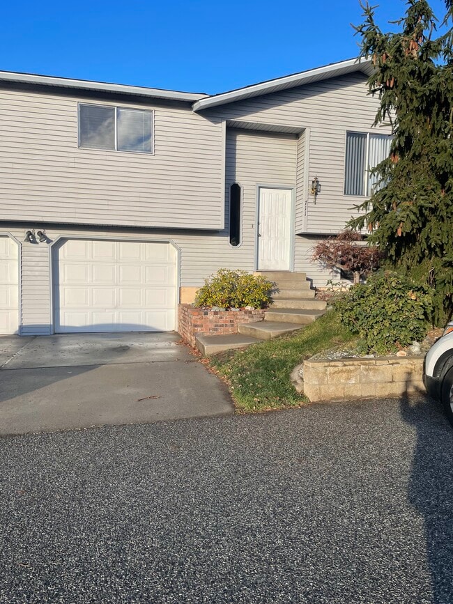 Building Photo - 711 11th St NE