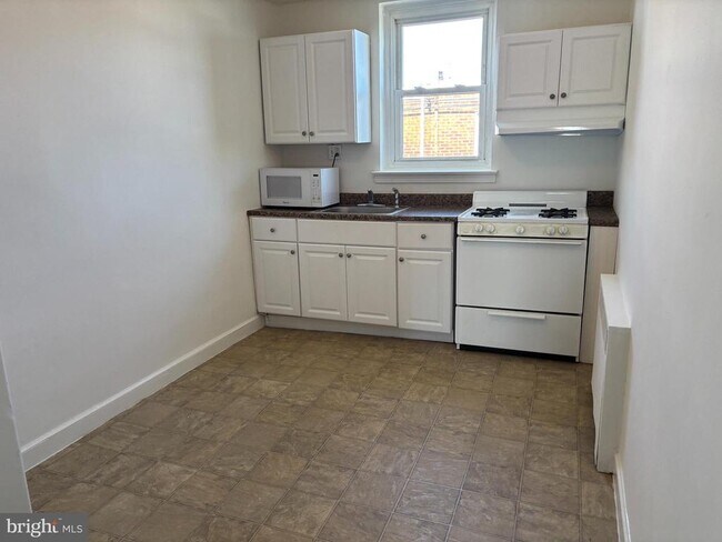 Building Photo - 4555 Bleigh Ave