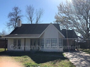 Building Photo - 7910 Bayou Fountain Ave