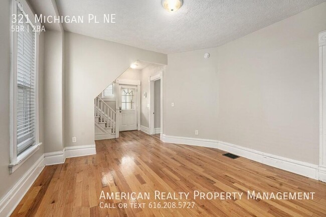 Building Photo - 321 Michigan Pl NE