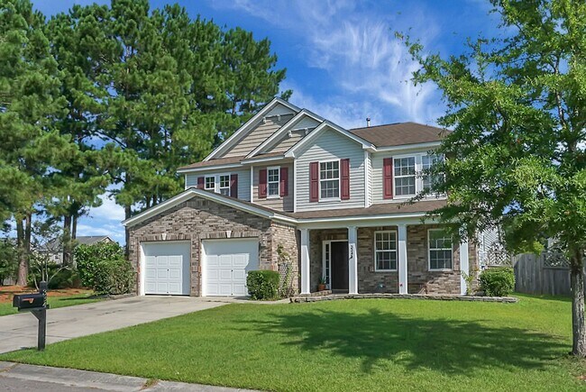 Foto del edificio - Charming Corner-Lot Home with Loft & First-Floor Primary Suite in Foxbank Plantation