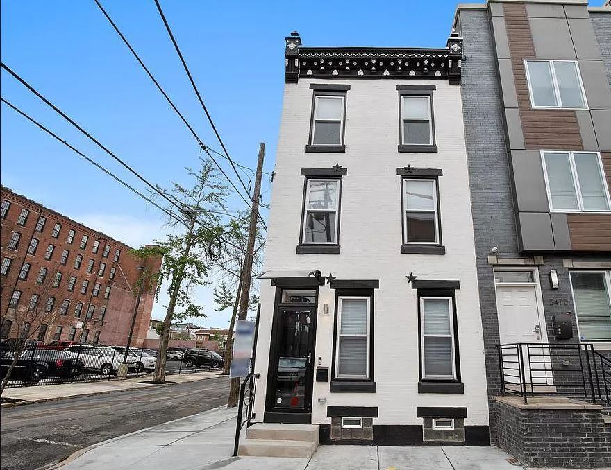 Building Outside - 2468 Jasper St