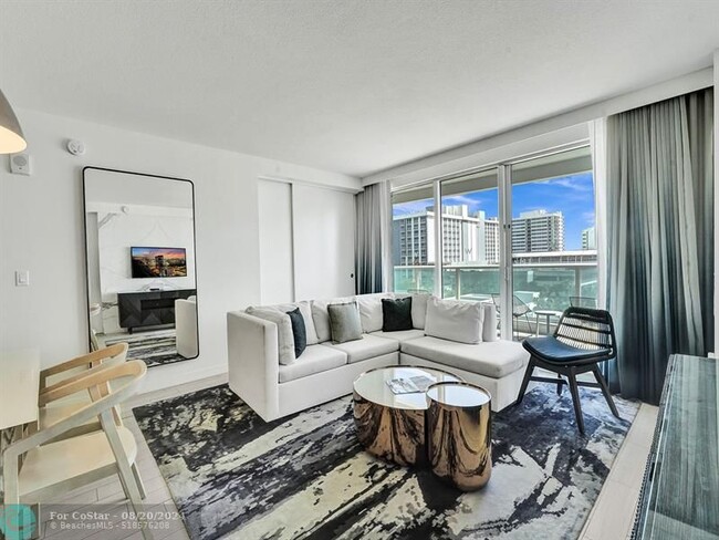 Building Photo - 3101 Bayshore Dr