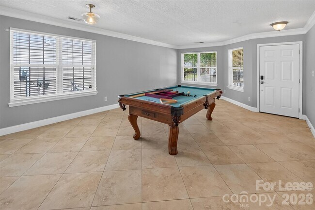 Foto del edificio - 10745 Glenluce Ave