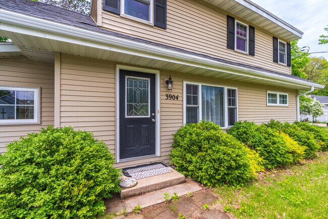 Foto del edificio - 226302 Swan Ave