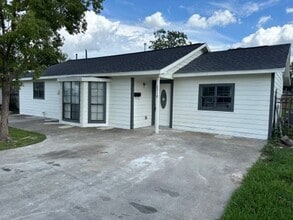 Building Photo - 2318 Kingsdale Dr