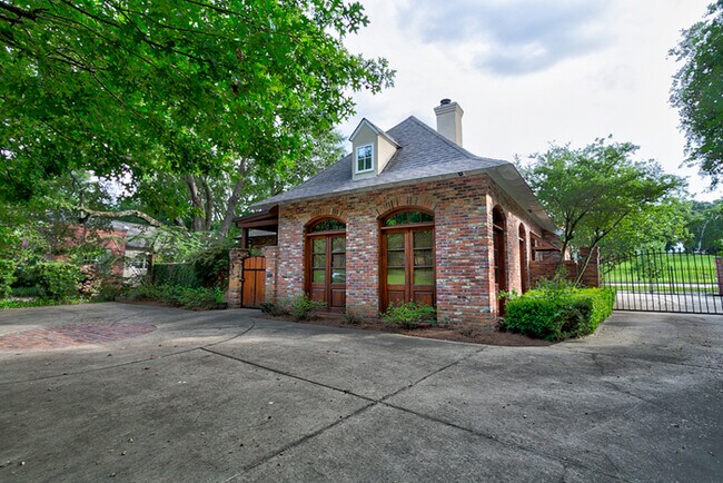 Building Photo - Single Family Residential