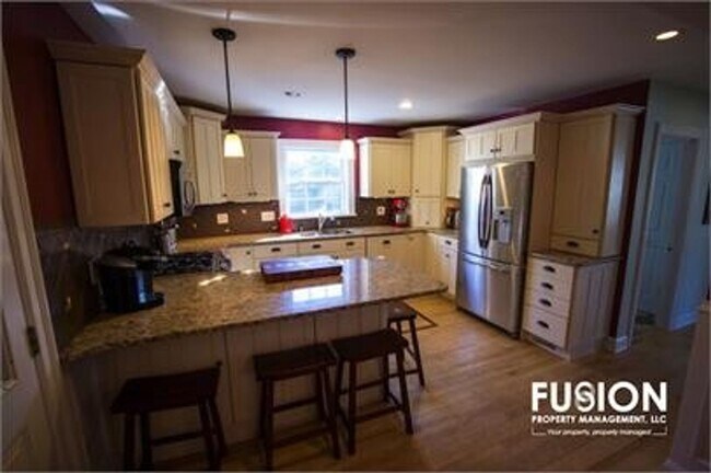 Foto del edificio - Wonderfully Charming 3 bed 2 bth home in C...