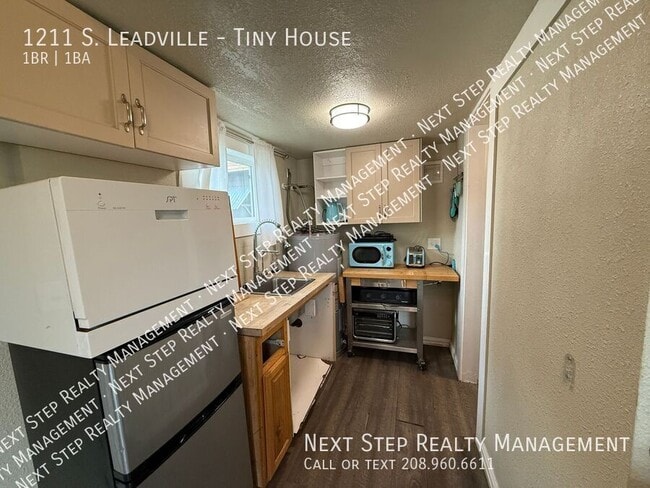 Building Photo - 1211 S. Leadville-Tiny House