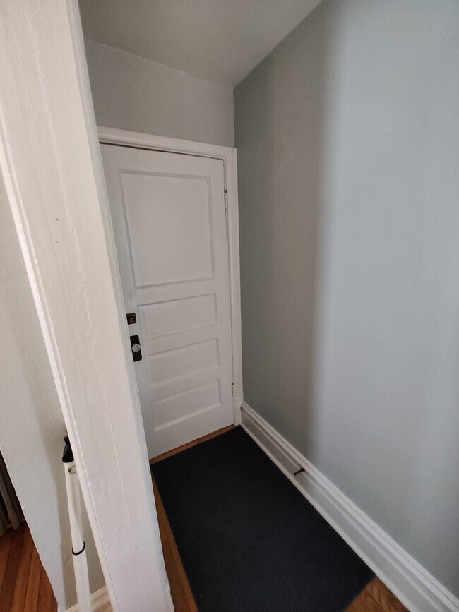 Front door to main foyer - 617 Delles Rd