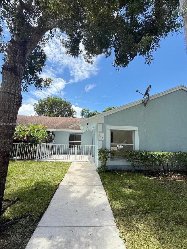 Building Photo - 160 SW 8th Ave