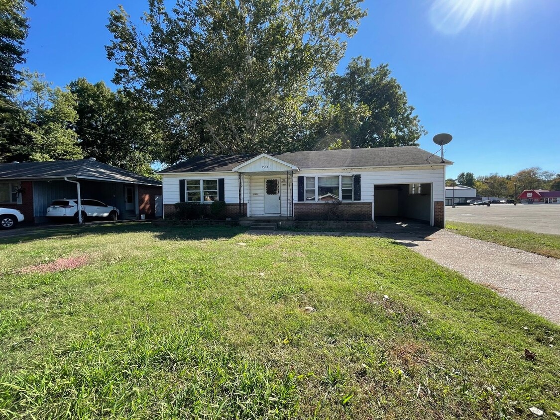 Primary Photo - 1303 Warner now available for lease! 3 bed...