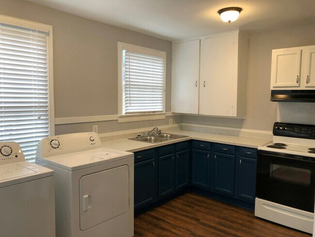 Building Photo - 2 N Carlen St