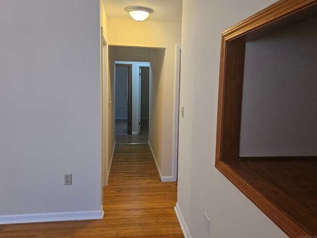 Building Photo - 47 Village Cir