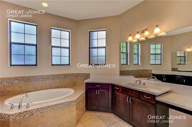 Building Photo - 4 bedroom in Lady Lake FL 32159