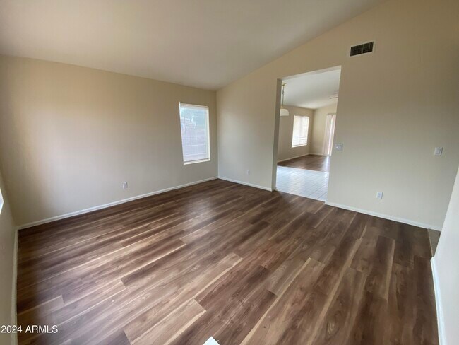 Foto del edificio - 10849 W Monterosa St