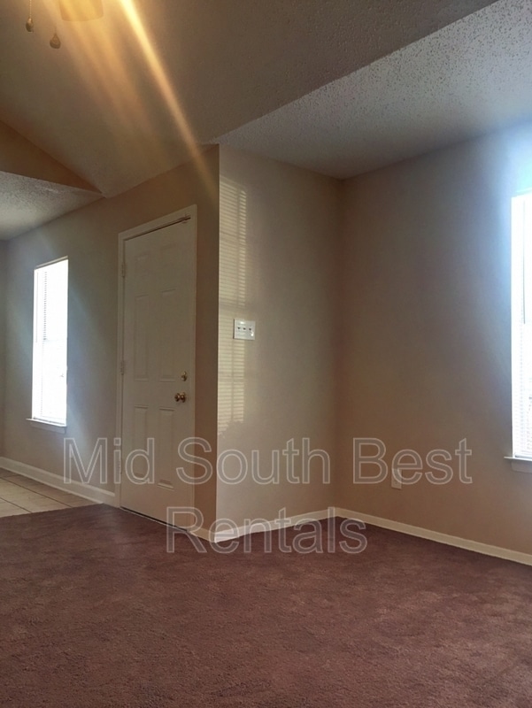 Building Photo - 5170 Walton Lake