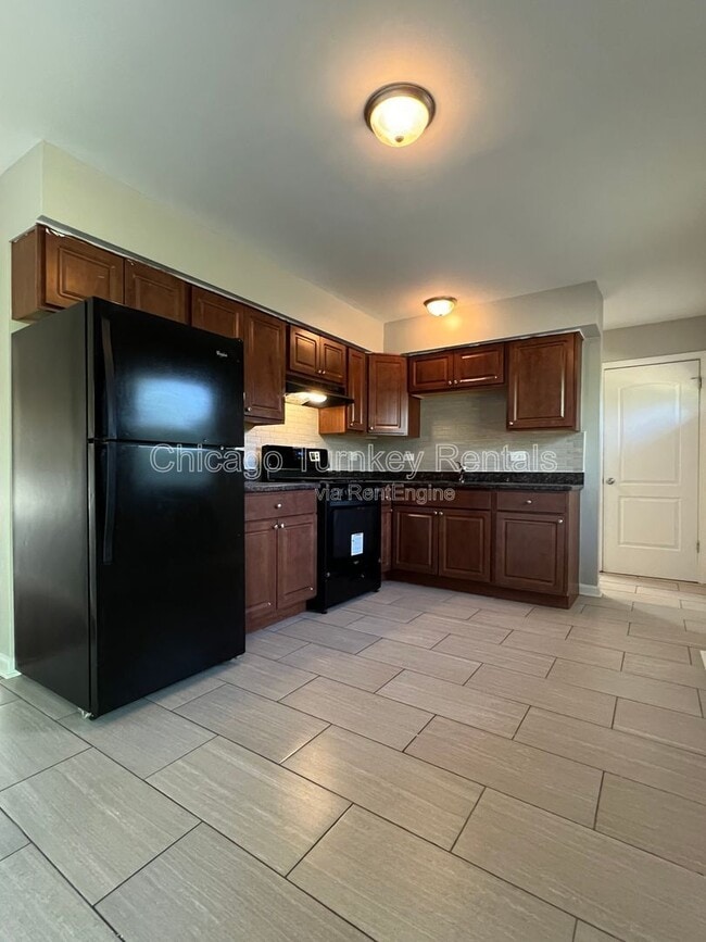 Building Photo - 17504 Oakwood Dr