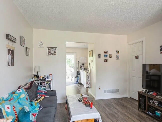 Foto del edificio - 1012 W 1st Ave