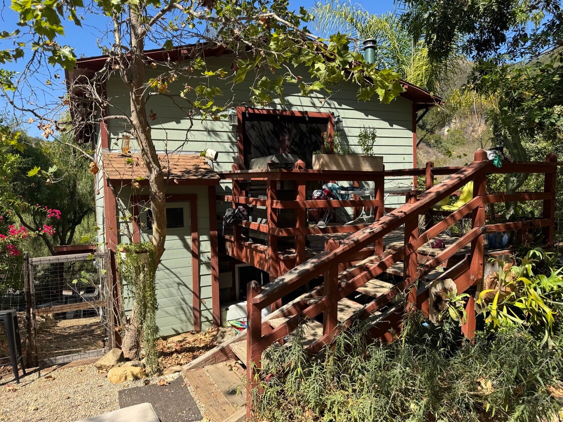 Unit B - 1734 Topanga Skyline Dr