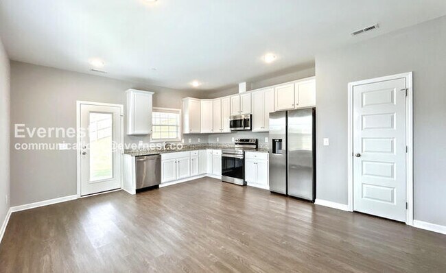 Building Photo - Limited Time Special Offer/ 4 Bed/2 Bath H...