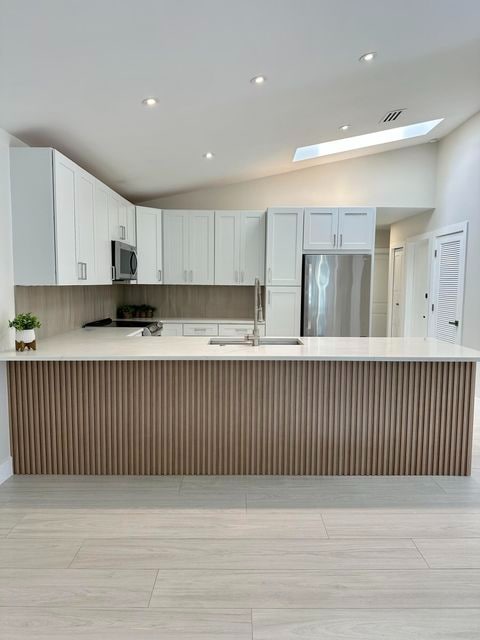 Foto del edificio - 22670 Vistawood Way