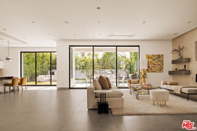 Foto del edificio - 4445 Camellia Ave