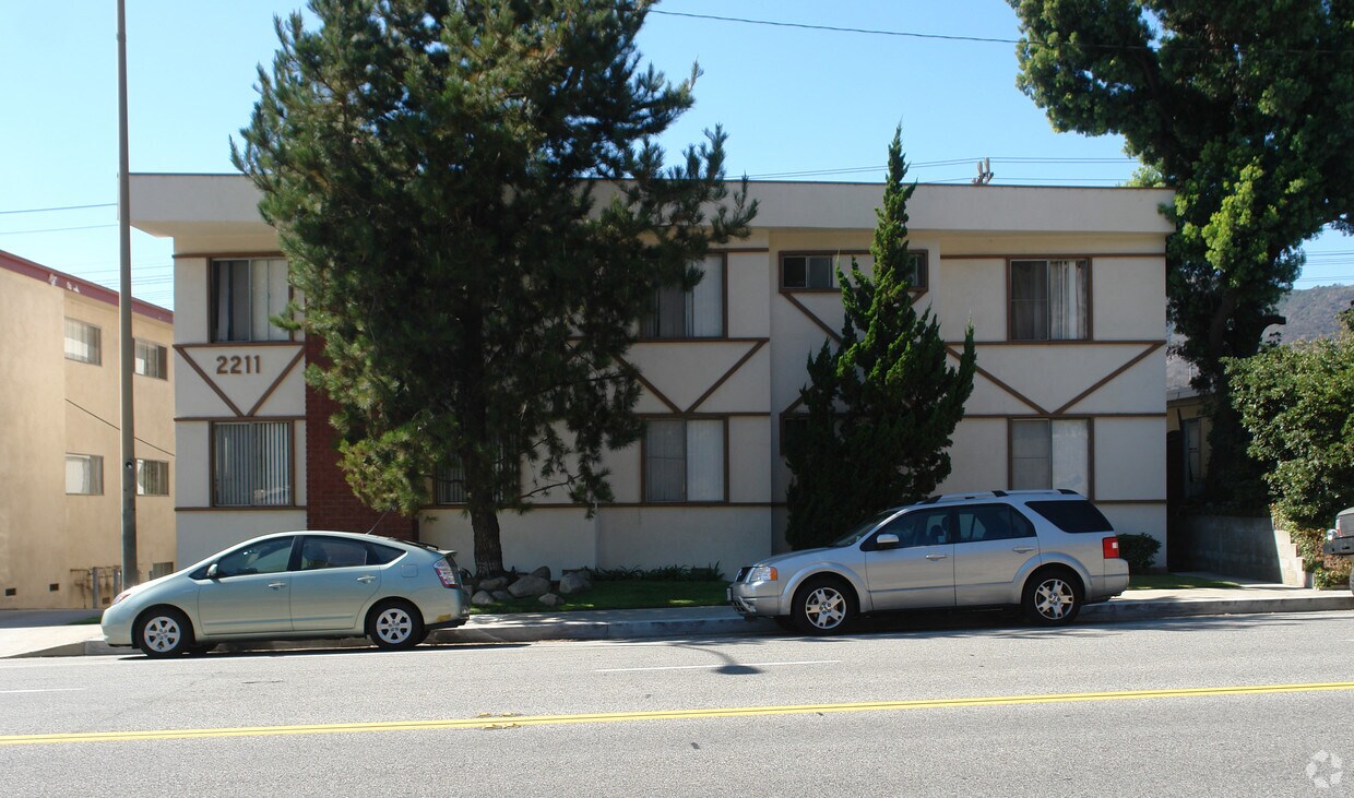 Primary Photo - 2211 N Verdugo Rd