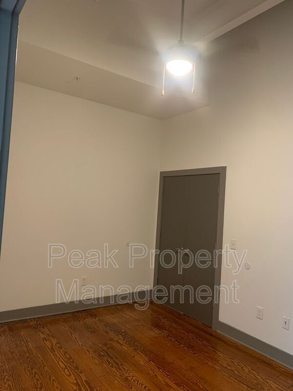 Building Photo - 1204 Hull St