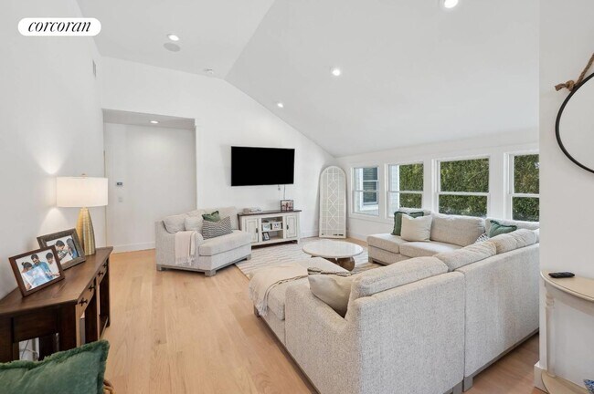 Foto del edificio - 5 Halsey Ave