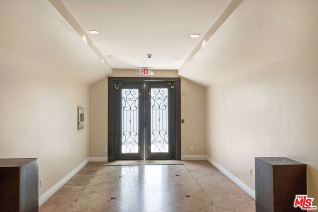 Foto del edificio - 9049 Alcott St