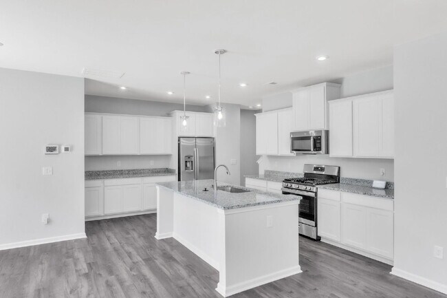 Building Photo - PRICE DROP! Spacious Westbriar Woods Home ...