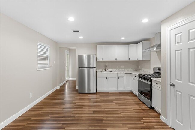 Building Photo - 1013 Walnut Ave