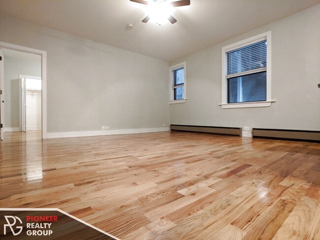 Foto del edificio - 635 W Barry Ave