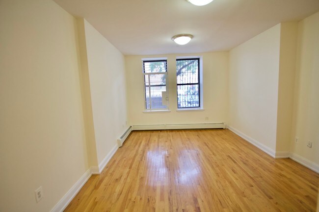 Foto del edificio - 242 W 112th St