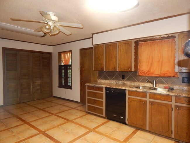 Foto del edificio - 2834 Greenwood Ln
