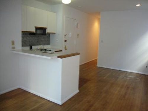 Building Photo - 401 E 76th St
